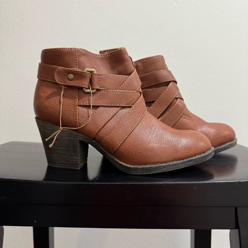 American Eagle Women's Brown Ankle Booties Sz 6 1/2 (A-18)